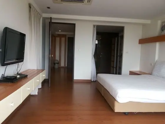 1 Bedroom Apartment, Lake View
