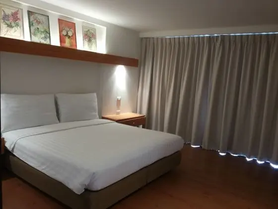 1 Bedroom Apartment, Lake View