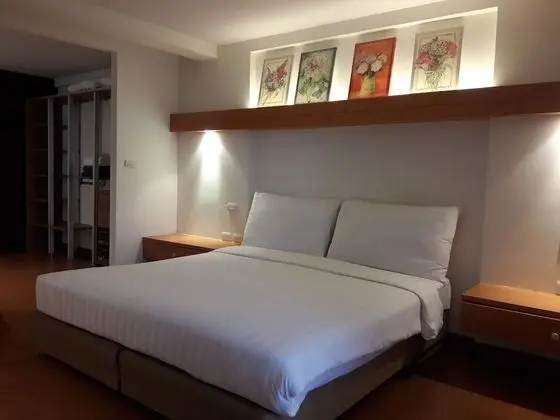 1 Bedroom Apartment, Lake View