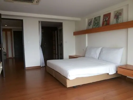 1 Bedroom Apartment, Lake View
