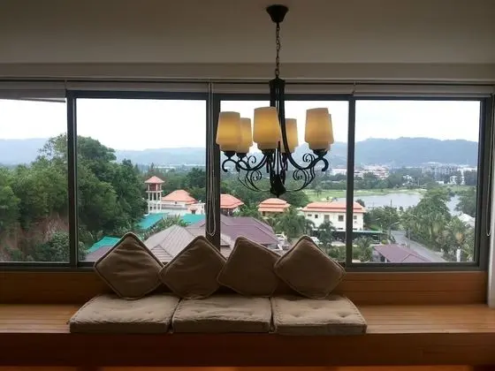 1 Bedroom Apartment, Lake View