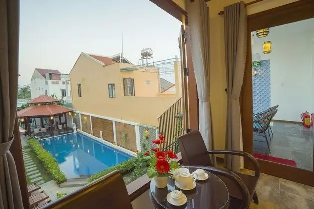 Deluxe Tek Büyük veya İki Ayrı Yataklı Oda, Havuz Manzaralı