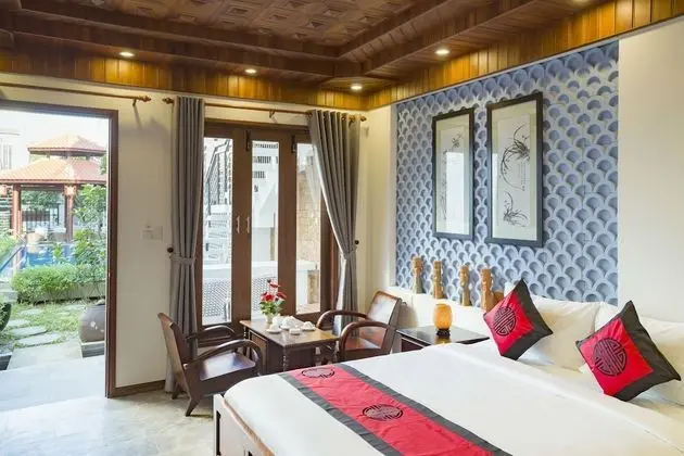Deluxe Tek Büyük Yataklı Oda, Havuz Manzaralı