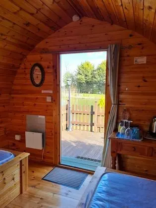 Classic Dağ Evi, Göl Manzaralı (Swallow - Glamping Pod )