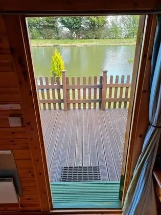 Classic Dağ Evi, Göl Manzaralı (Swallow - Glamping Pod )
