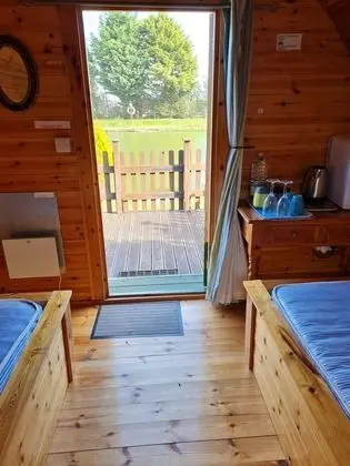 Classic Dağ Evi, Göl Manzaralı (Swallow - Glamping Pod )