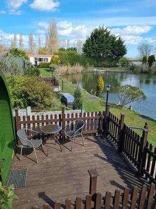 Panoramic Apart Daire, Göl Manzaralı (Wren Glamping Pod )