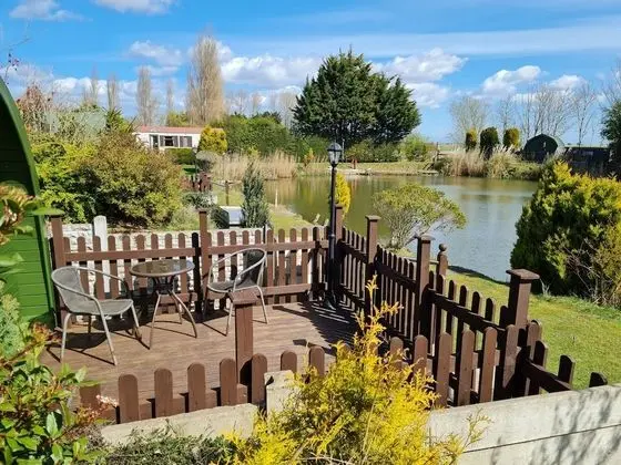 Panoramic Apart Daire, Göl Manzaralı (Wren Glamping Pod )