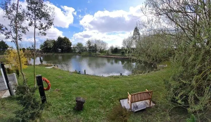 Panoramic Apart Daire, Göl Manzaralı (Wren Glamping Pod )