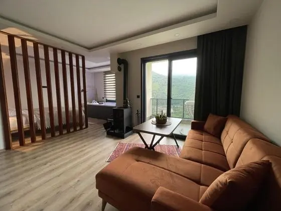 Suite, Doğa Manzaralı, Jakuzili