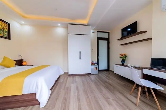 Deluxe Tek Büyük Yataklı Oda, Balkon, Havuz Manzaralı