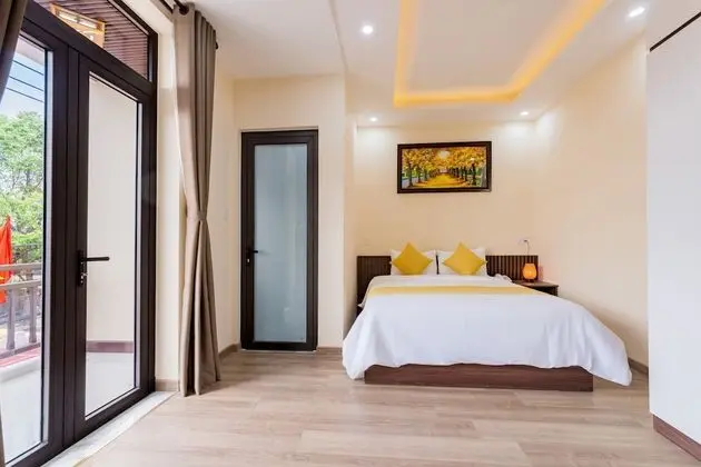 Deluxe Tek Büyük Yataklı Oda, Balkon, Havuz Manzaralı