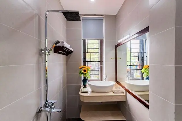Deluxe Tek Büyük Yataklı Oda, Balkon, Havuz Manzaralı