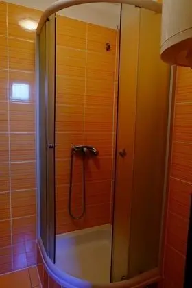 Basic Tek Büyük veya İki Ayrı Yataklı Oda