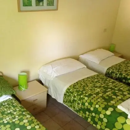 Üç Kişilik Oda, Bahçe Manzaralı