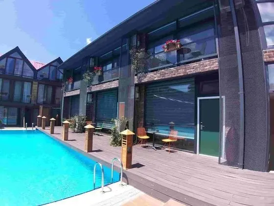 Çift Kişilik, Havuz Manzaralı, Jakuzili