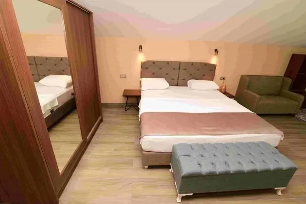 Corner Deluxe Oda, Havuz Manzaralı