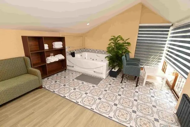 Corner Deluxe Oda, Havuz Manzaralı