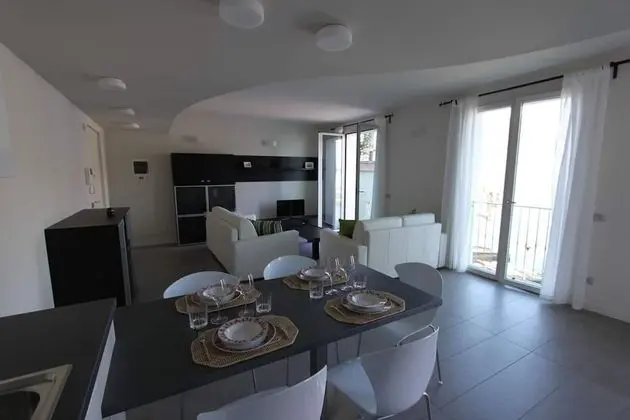 Apart Daire, 1 Büyük (Queen) Boy Yatak ve Çekyat