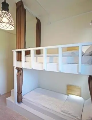 Tek Büyük veya İki Ayrı Yataklı Oda, Ortak Banyo