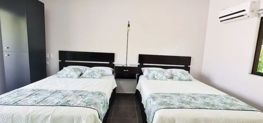 Tek Büyük Yataklı Oda, 2 Çift Kişilik Yatak