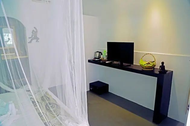 Deluxe Tek Büyük Yataklı Oda, Havuz Manzaralı