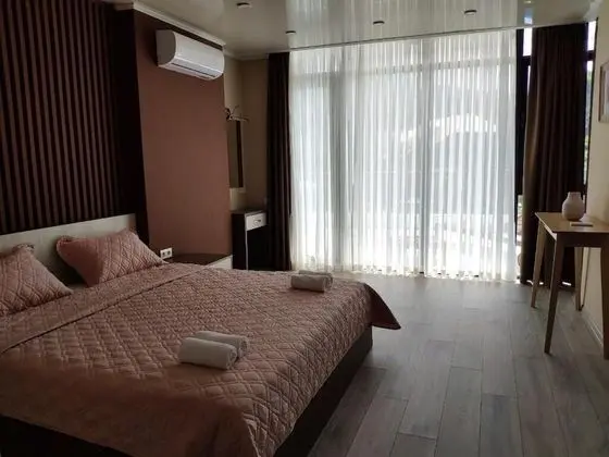 Luxury Oda