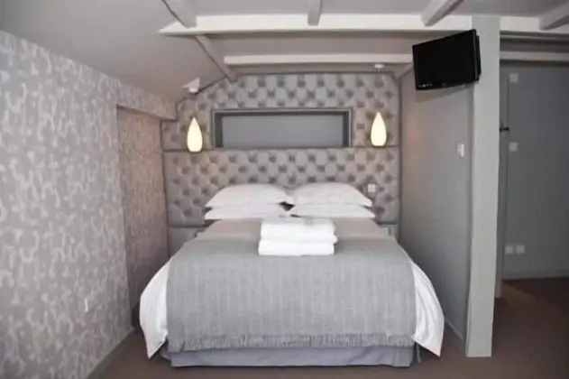 Comfort Tek Büyük Yataklı Oda