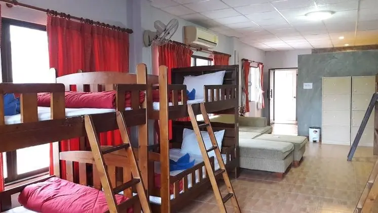 Mixed Dormitory, Shared Bathroom