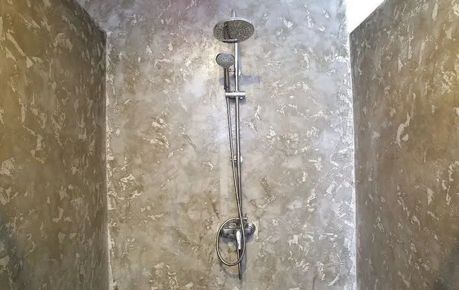 Mixed Dormitory, Shared Bathroom
