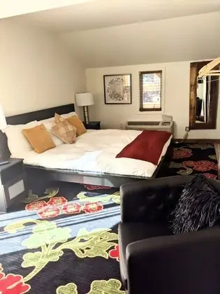 Honeymoon Stüdyo, Dağ Manzaralı, Dağ Yamacı