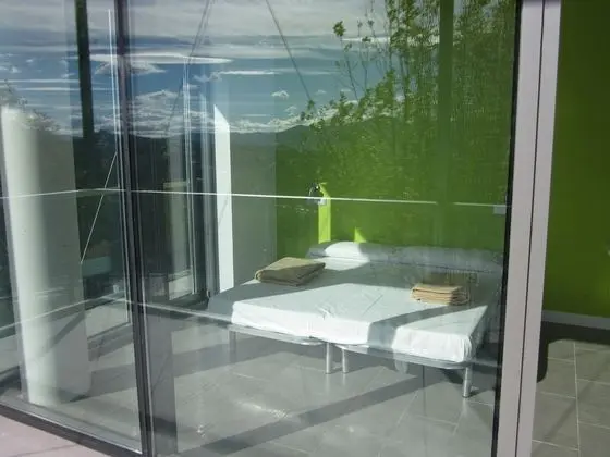 Tek Büyük Yataklı Oda, Balkon