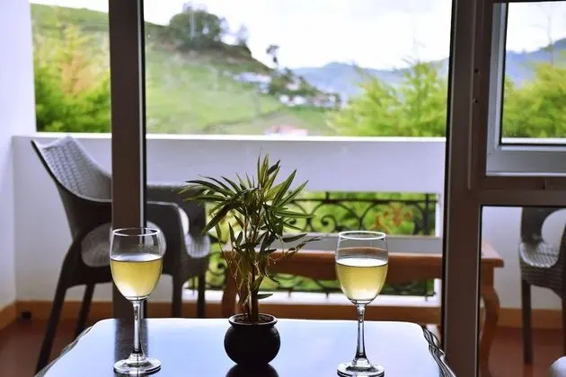 Deluxe Tek Büyük Yataklı Oda, Balkon, Tepe Manzaralı