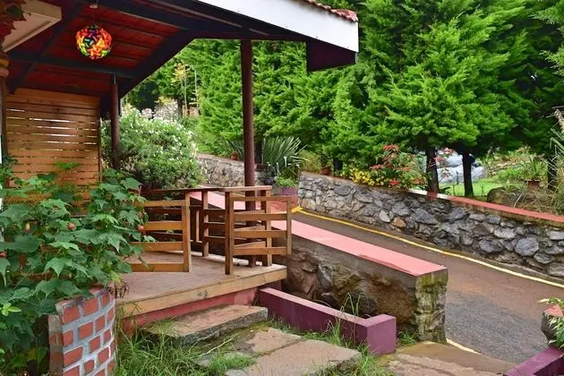 Deluxe Tek Büyük Yataklı Oda, Balkon, Tepe Manzaralı