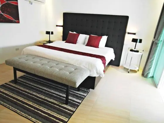 Ev (Garden Hotel)