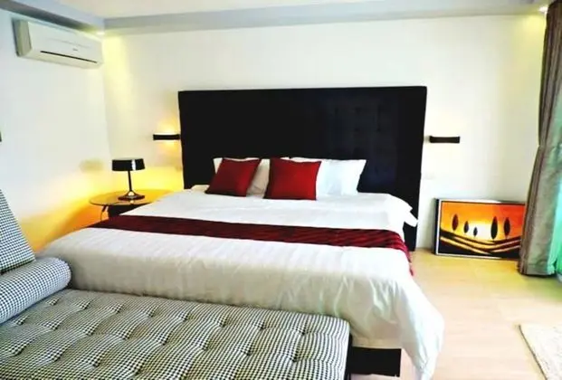 Ev (Garden Hotel)