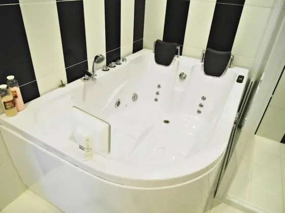 Ev (Garden Hotel)