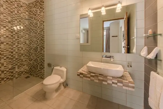 Luxury Süit, 1 Yatak Odası, Küçük Mutfak, Havuz Manzaralı