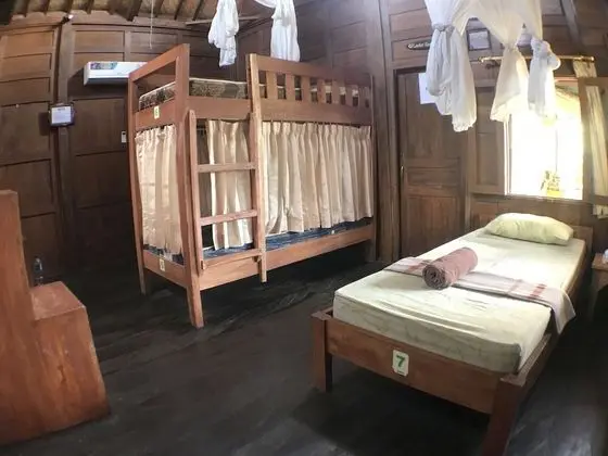 6-Bed Mixed Dormitory