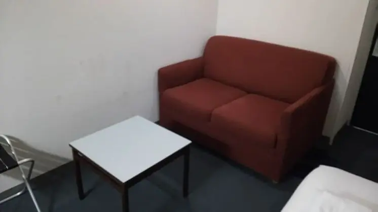 İki Ayrı Yataklı Oda, Sigara İçilmez