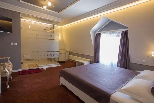 Deluxe Tek Büyük Yataklı Oda