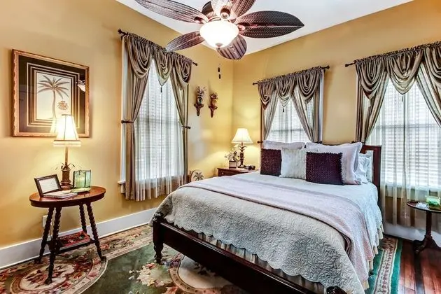 Süit, Özel Banyo (Palmetto Suite)
