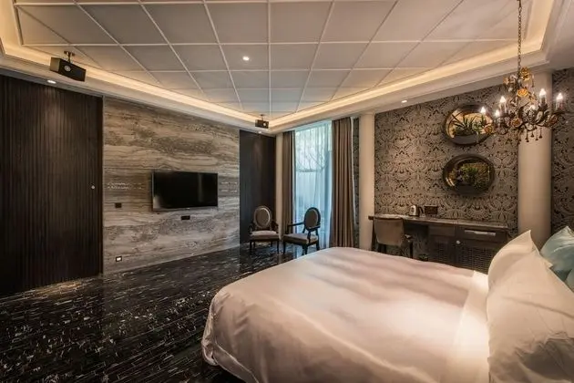 Deluxe Tek Büyük Yataklı Oda (Check-in After 8:00 PM)