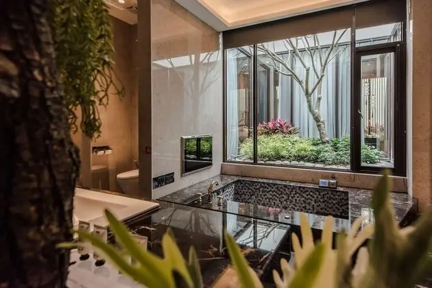 Deluxe Tek Büyük Yataklı Oda (Check-in After 8:00 PM)
