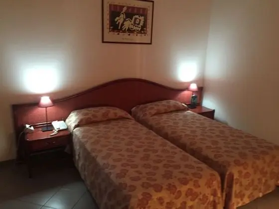 Üç Kişilik Oda, Bahçe Manzaralı
