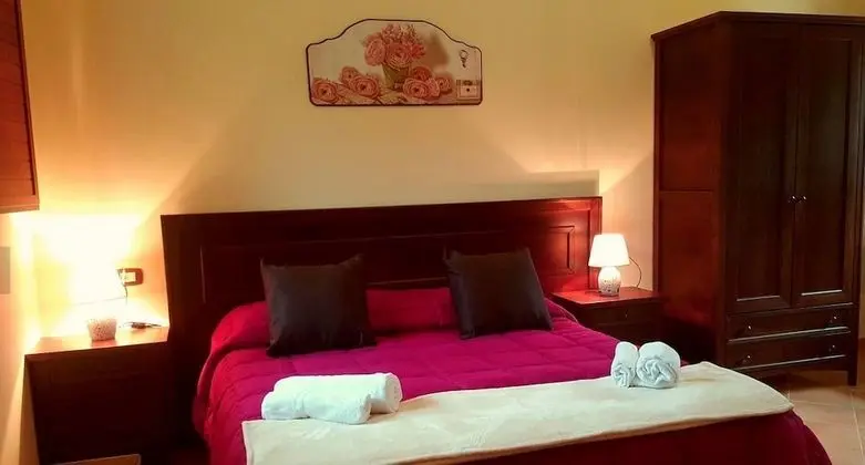 Classic Kır Evi, 1 Büyük (Queen) Boy Yatak ve Çekyat, Engellilere Uygun, Sigara İçilmez