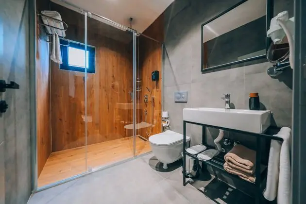 2+1 Villa Custom Göl Manzaralı Şömineli Oda