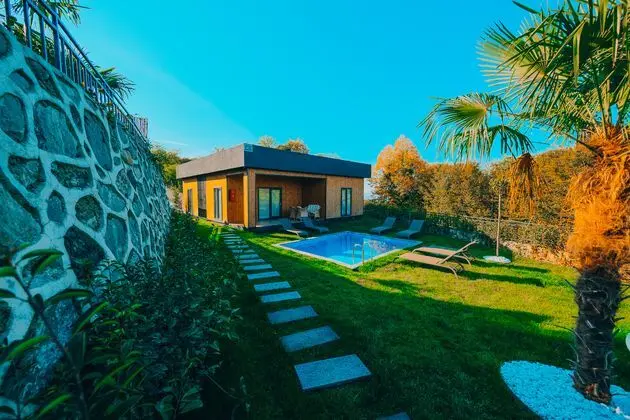 3+1 Villa Göl Manzaralı Şömineli Oda