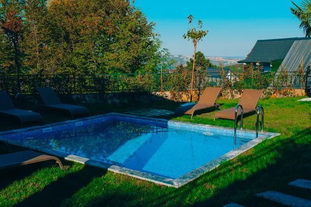 3+1 Villa Göl Manzaralı Şömineli Oda