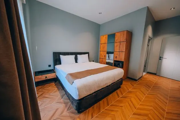 3+1 Villa Göl Manzaralı Şömineli Oda